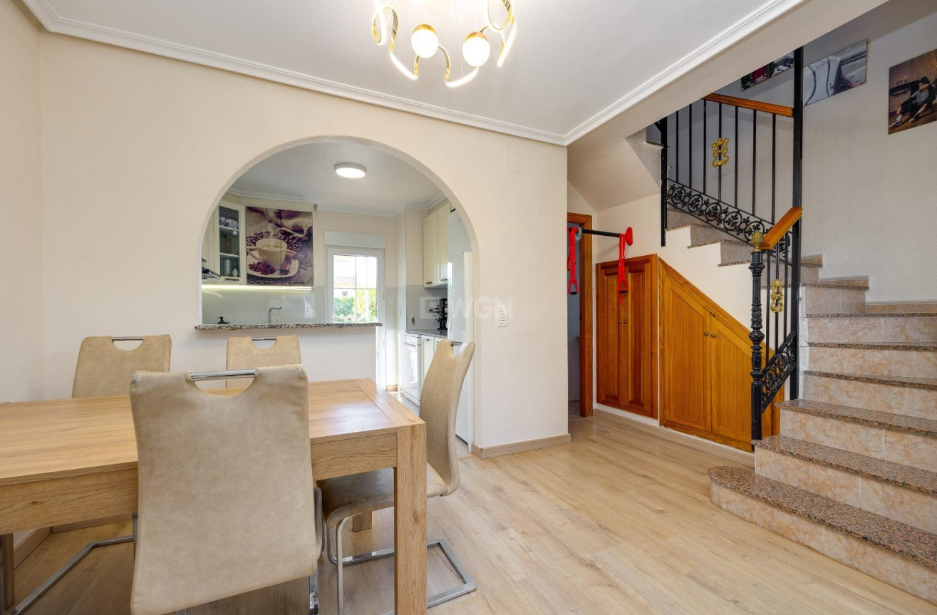 Odsprzedaż - Kamienica - Torrevieja - aguas nuevas