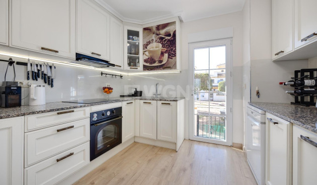 Odsprzedaż - Kamienica - Torrevieja - aguas nuevas