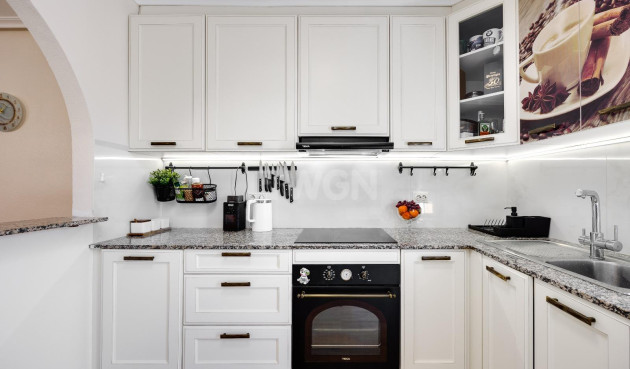 Odsprzedaż - Kamienica - Torrevieja - aguas nuevas