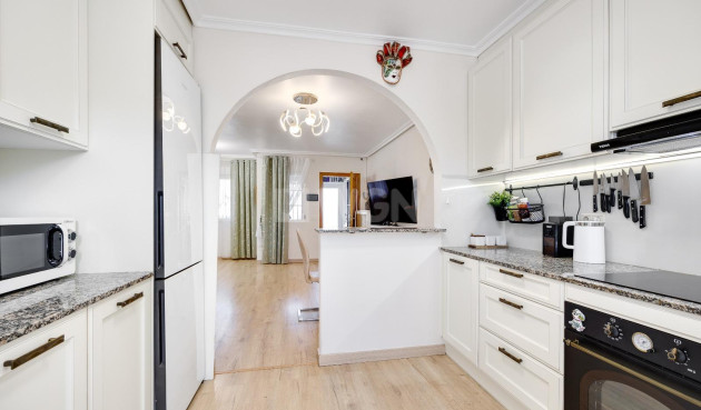 Odsprzedaż - Kamienica - Torrevieja - aguas nuevas