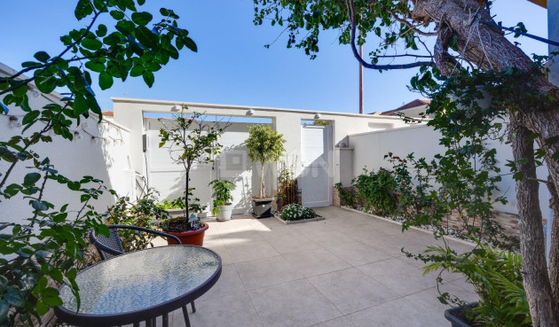 Odsprzedaż - Kamienica - Torrevieja - aguas nuevas