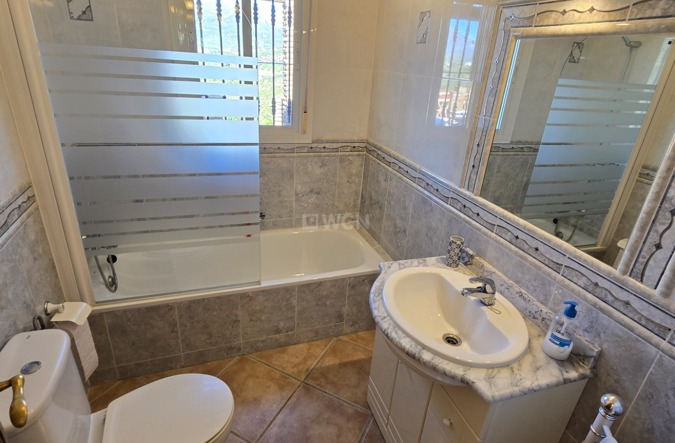 Odsprzedaż - Villa - Vinuela - Inland