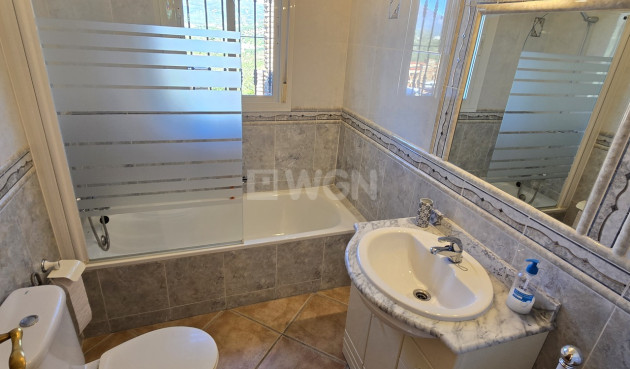 Odsprzedaż - Villa - Vinuela - Inland