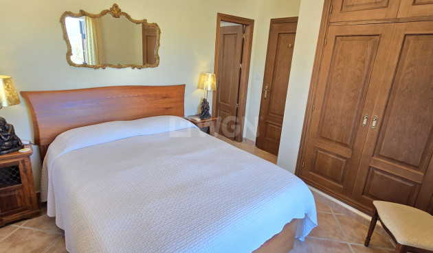 Odsprzedaż - Villa - Vinuela - Inland