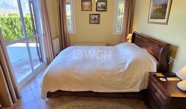 Odsprzedaż - Villa - Vinuela - Inland