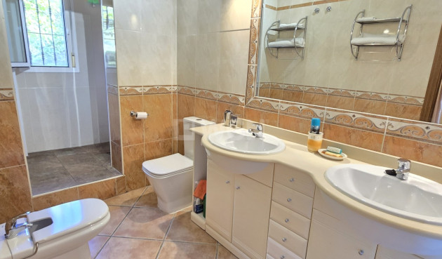 Odsprzedaż - Villa - Vinuela - Inland