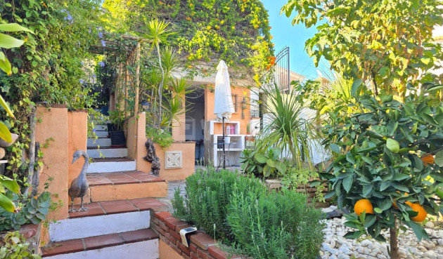 Odsprzedaż - Kamienica - Vinuela - Inland