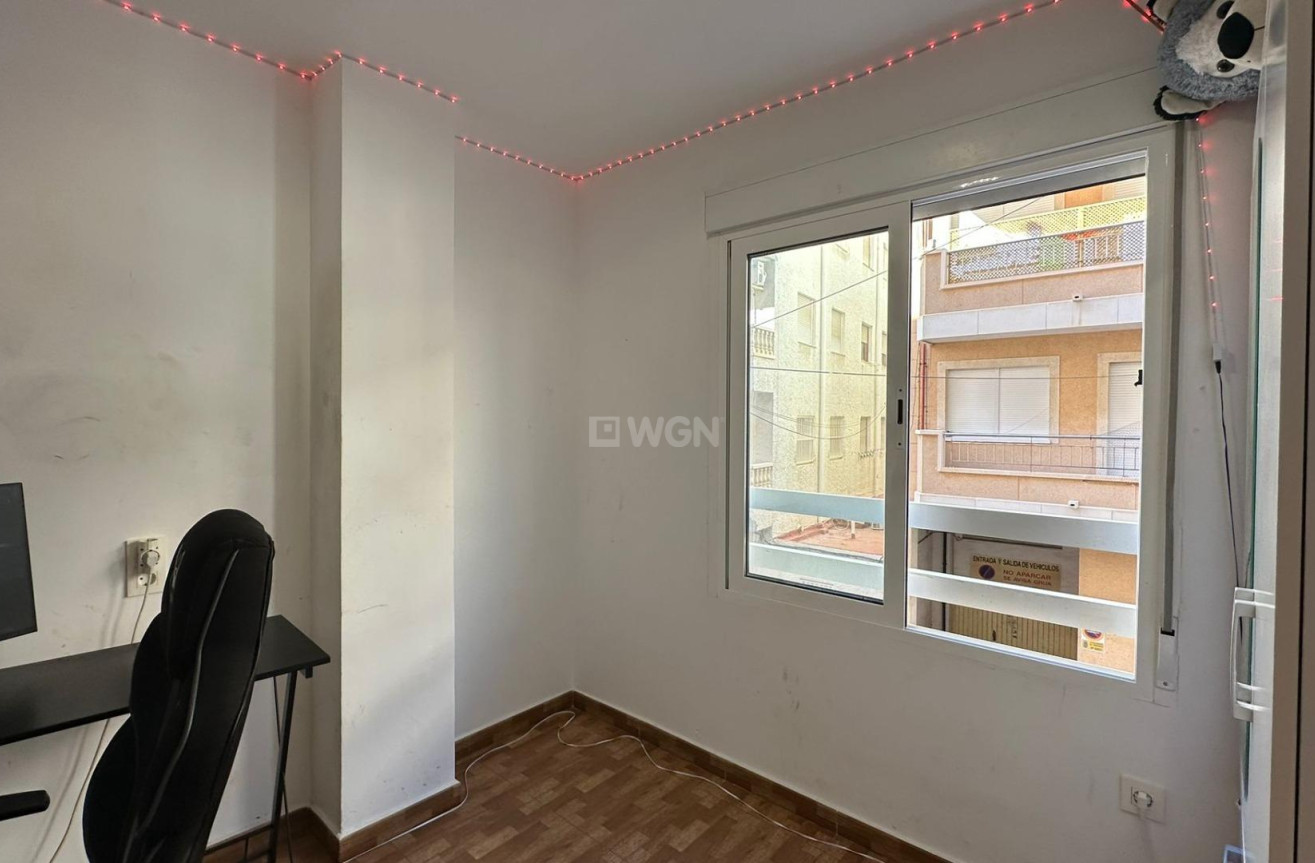 Odsprzedaż - Mieszkanie w bloku - Torrevieja - La Mata Pueblo