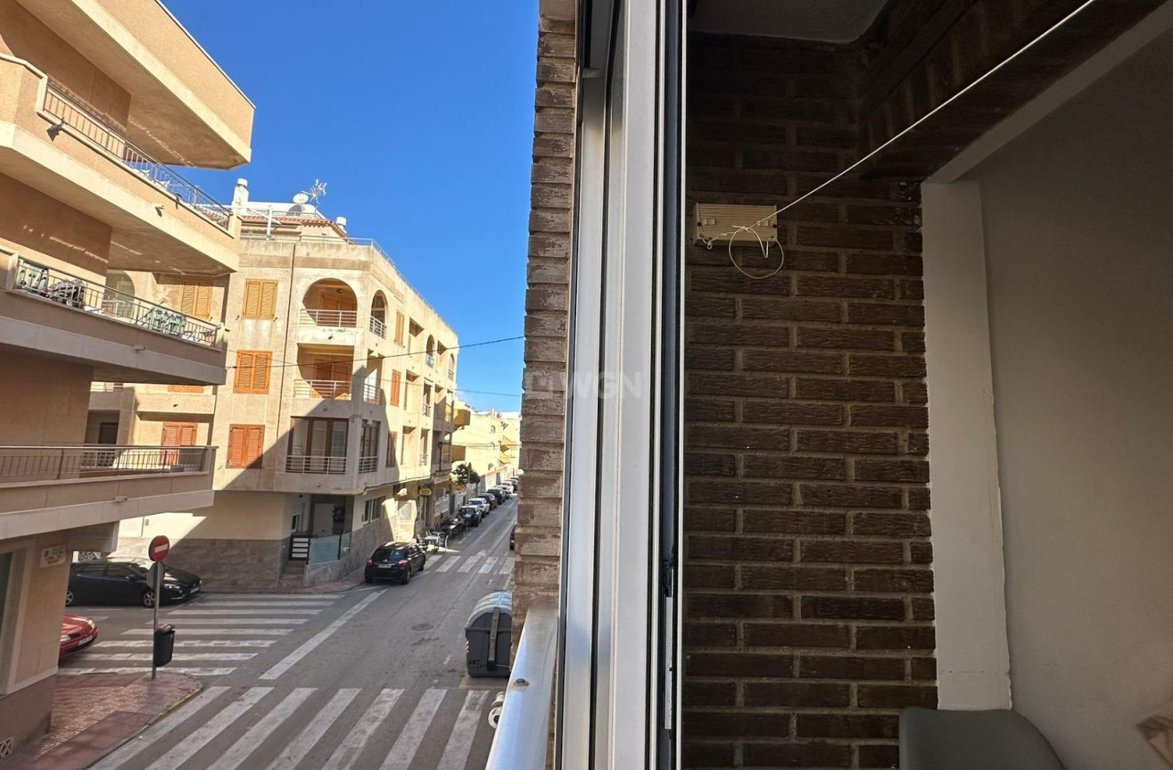 Odsprzedaż - Mieszkanie w bloku - Torrevieja - La Mata Pueblo