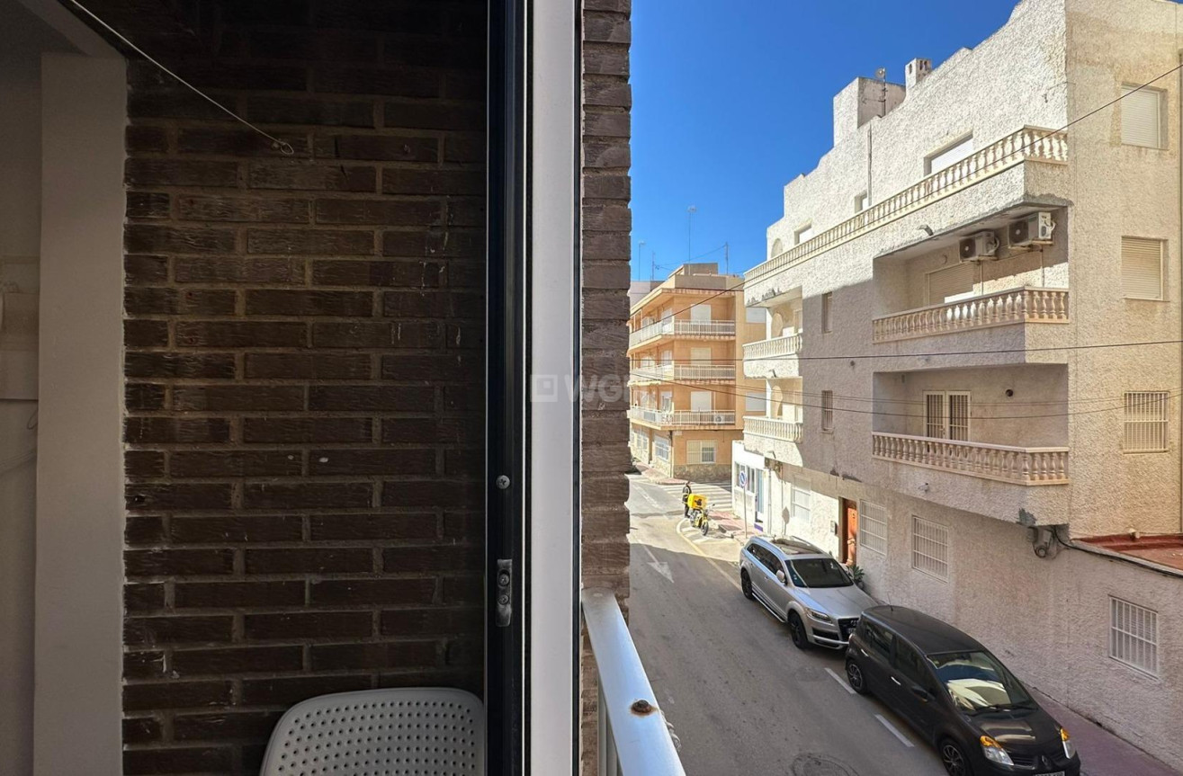 Odsprzedaż - Mieszkanie w bloku - Torrevieja - La Mata Pueblo