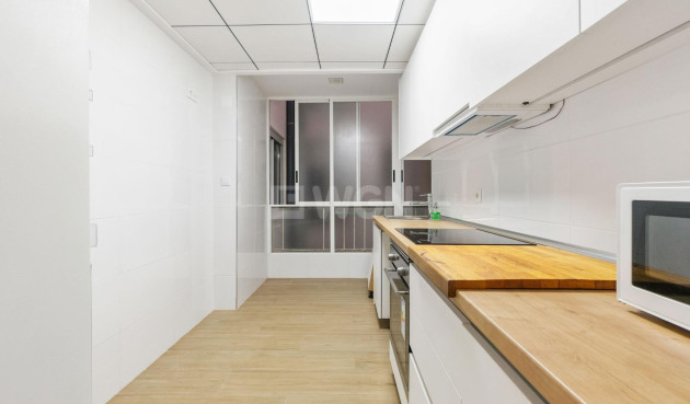 Odsprzedaż - Mieszkanie w bloku - Torrevieja - Playa del Cura