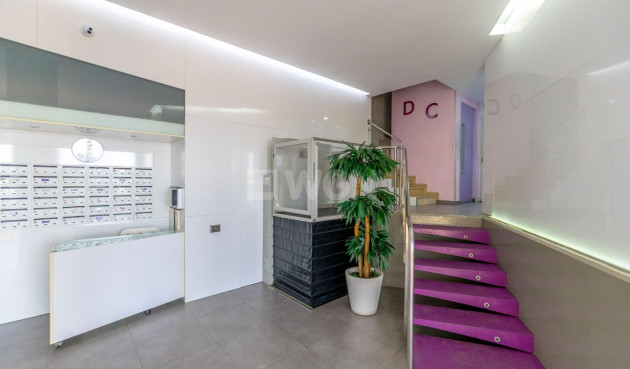 Odsprzedaż - Mieszkanie w bloku - Torrevieja - Playa del Cura