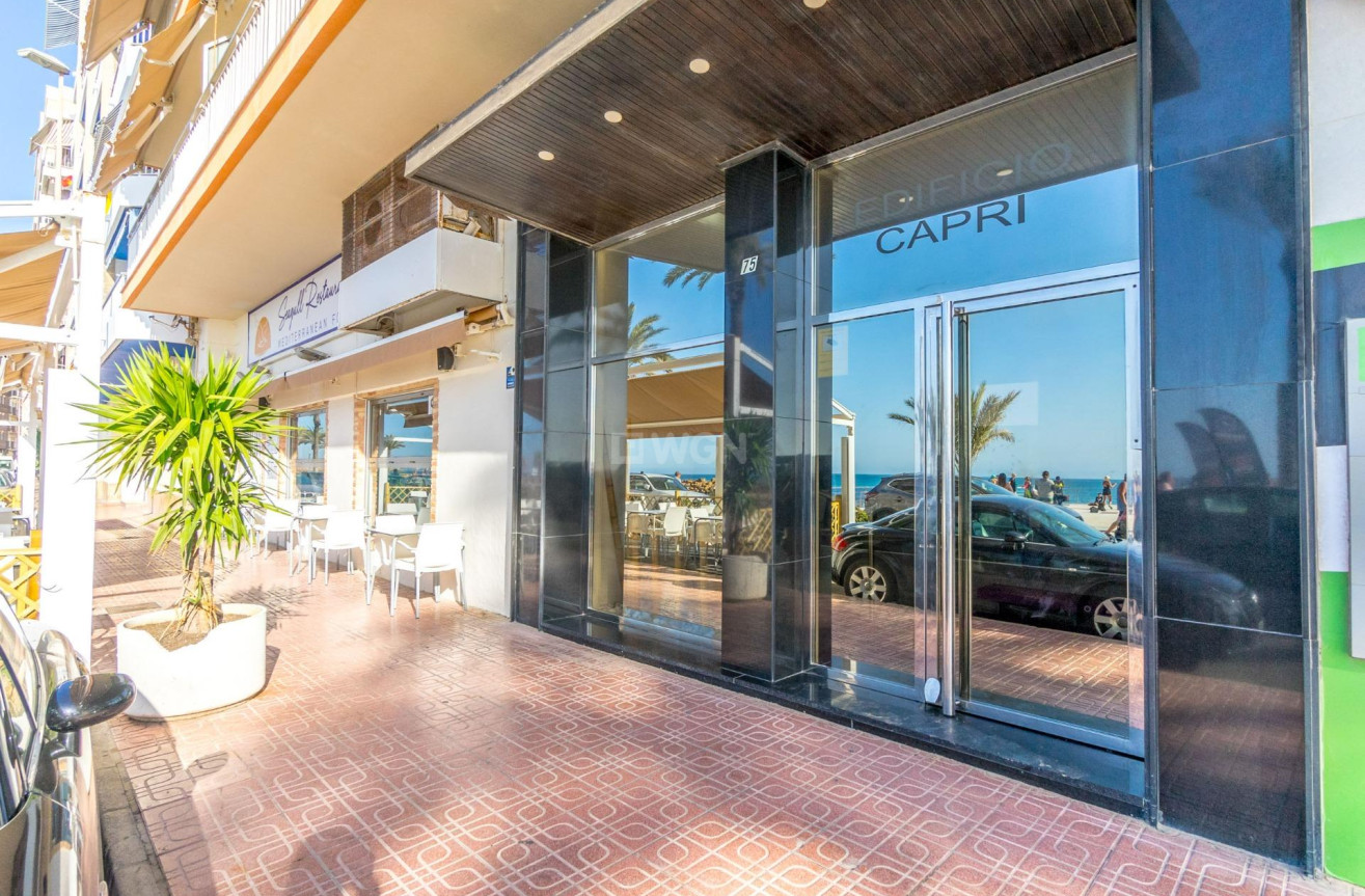 Odsprzedaż - Mieszkanie w bloku - Torrevieja - Playa del Cura