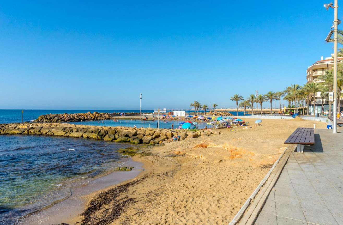 Odsprzedaż - Mieszkanie w bloku - Torrevieja - Playa del Cura