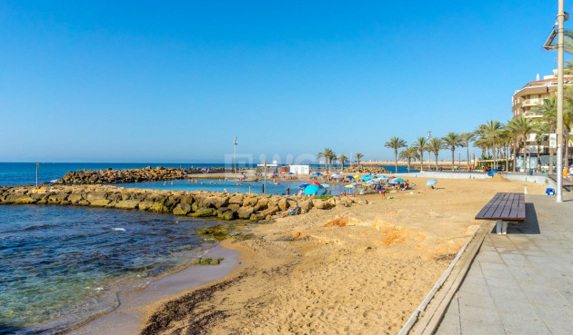 Odsprzedaż - Mieszkanie w bloku - Torrevieja - Playa del Cura