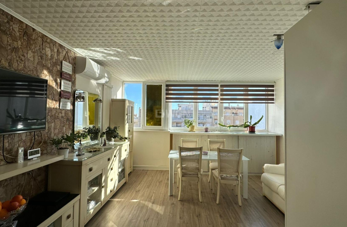 Resale - Apartment / flat - Torrevieja - Centro