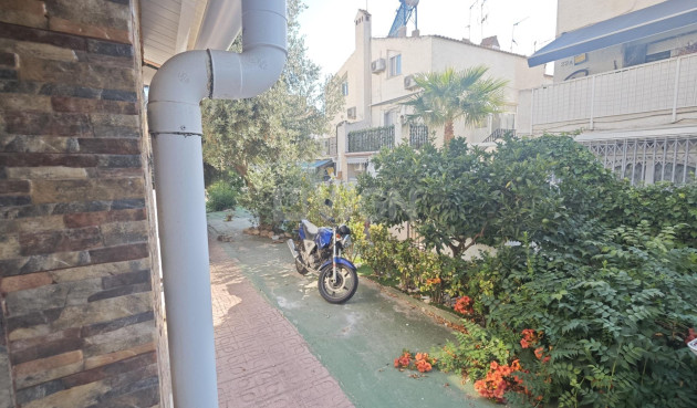 Odsprzedaż - Bungalow - Torrevieja - Playa del Cura