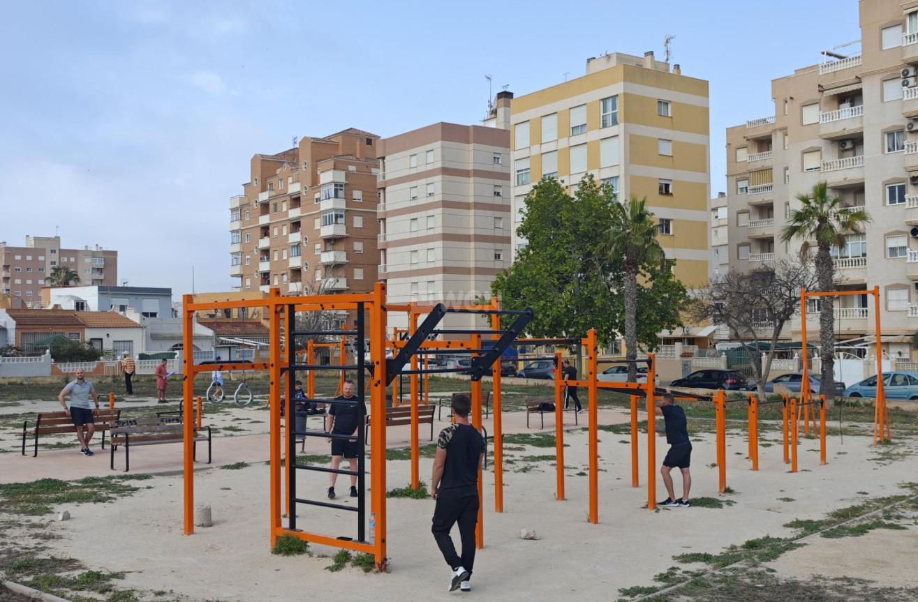 Odsprzedaż - Bungalow - Torrevieja - Playa del Cura