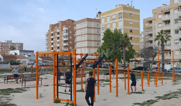 Odsprzedaż - Bungalow - Torrevieja - Playa del Cura