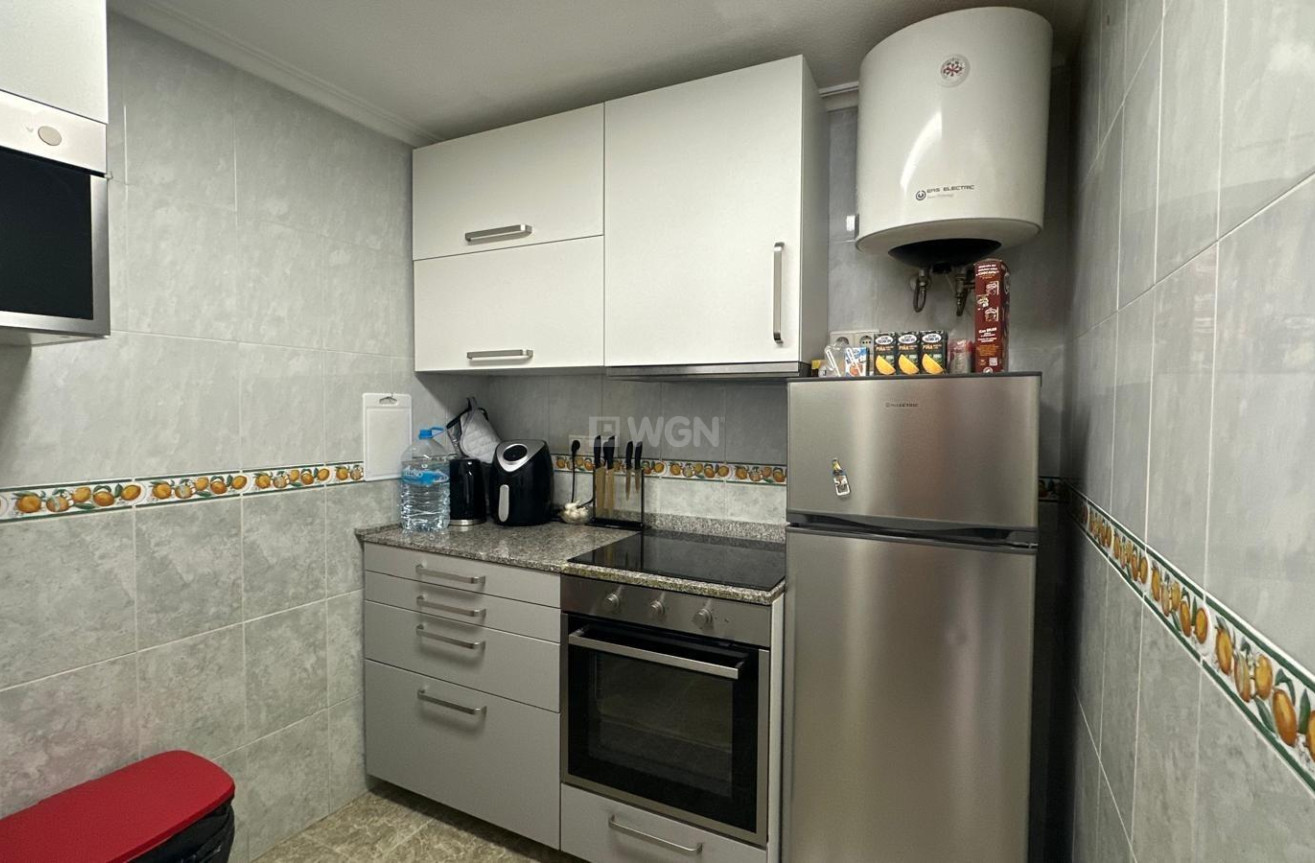 Resale - Apartment / flat - Torrevieja - Estacion De Autobuses