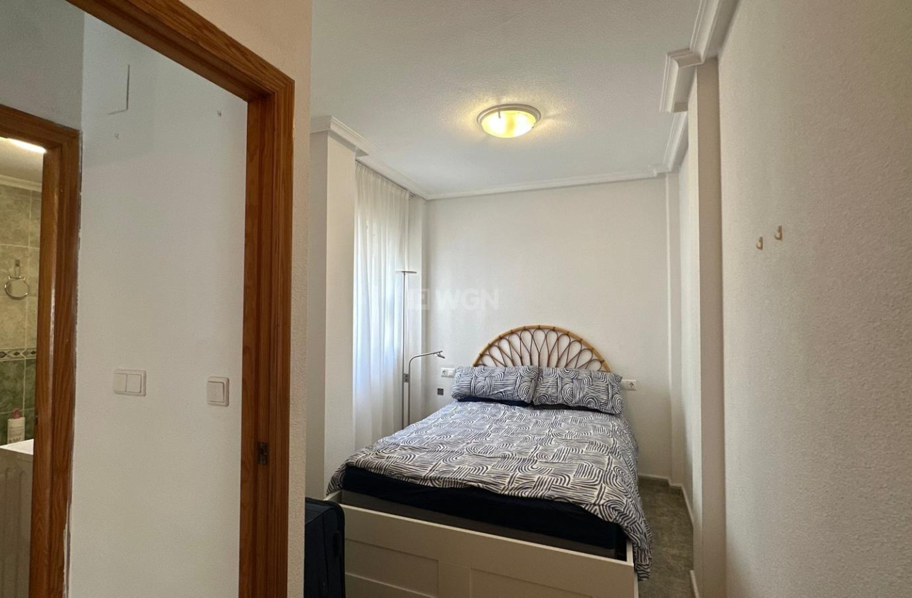 Resale - Apartment / flat - Torrevieja - Estacion De Autobuses