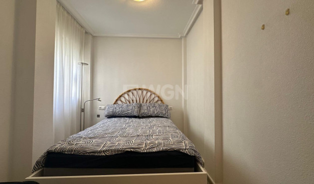 Resale - Apartment / flat - Torrevieja - Estacion De Autobuses