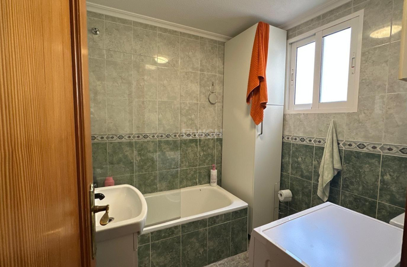 Resale - Apartment / flat - Torrevieja - Estacion De Autobuses