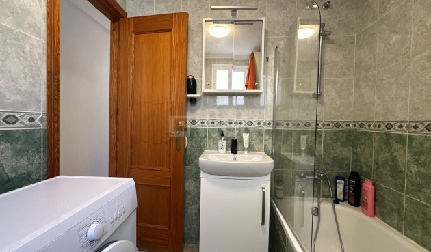 Resale - Apartment / flat - Torrevieja - Estacion De Autobuses