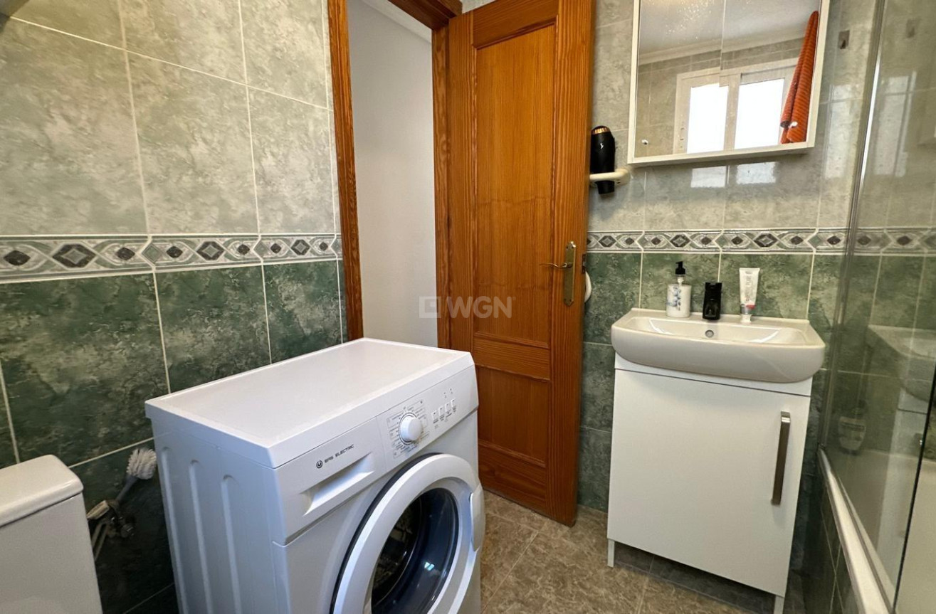 Resale - Apartment / flat - Torrevieja - Estacion De Autobuses