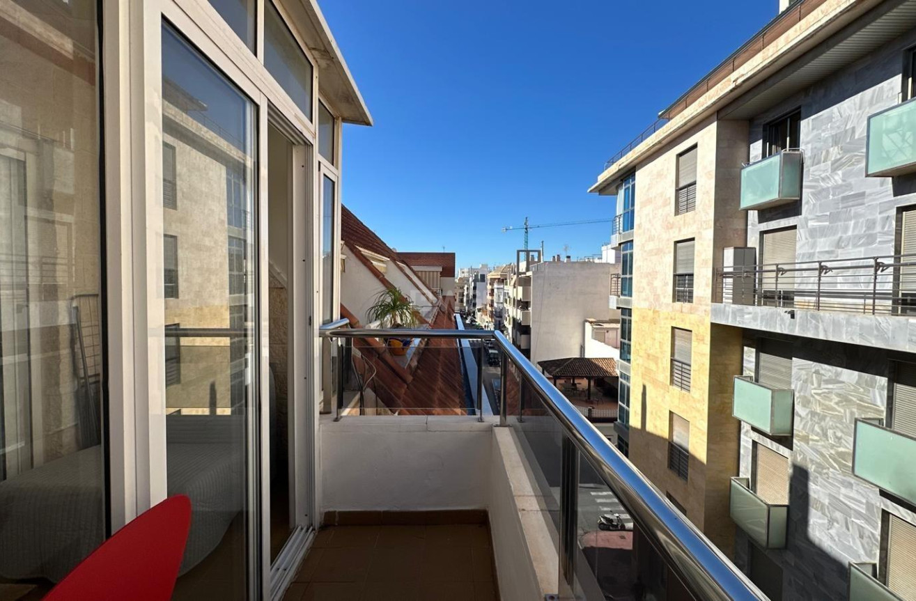 Resale - Apartment / flat - Torrevieja - Estacion De Autobuses