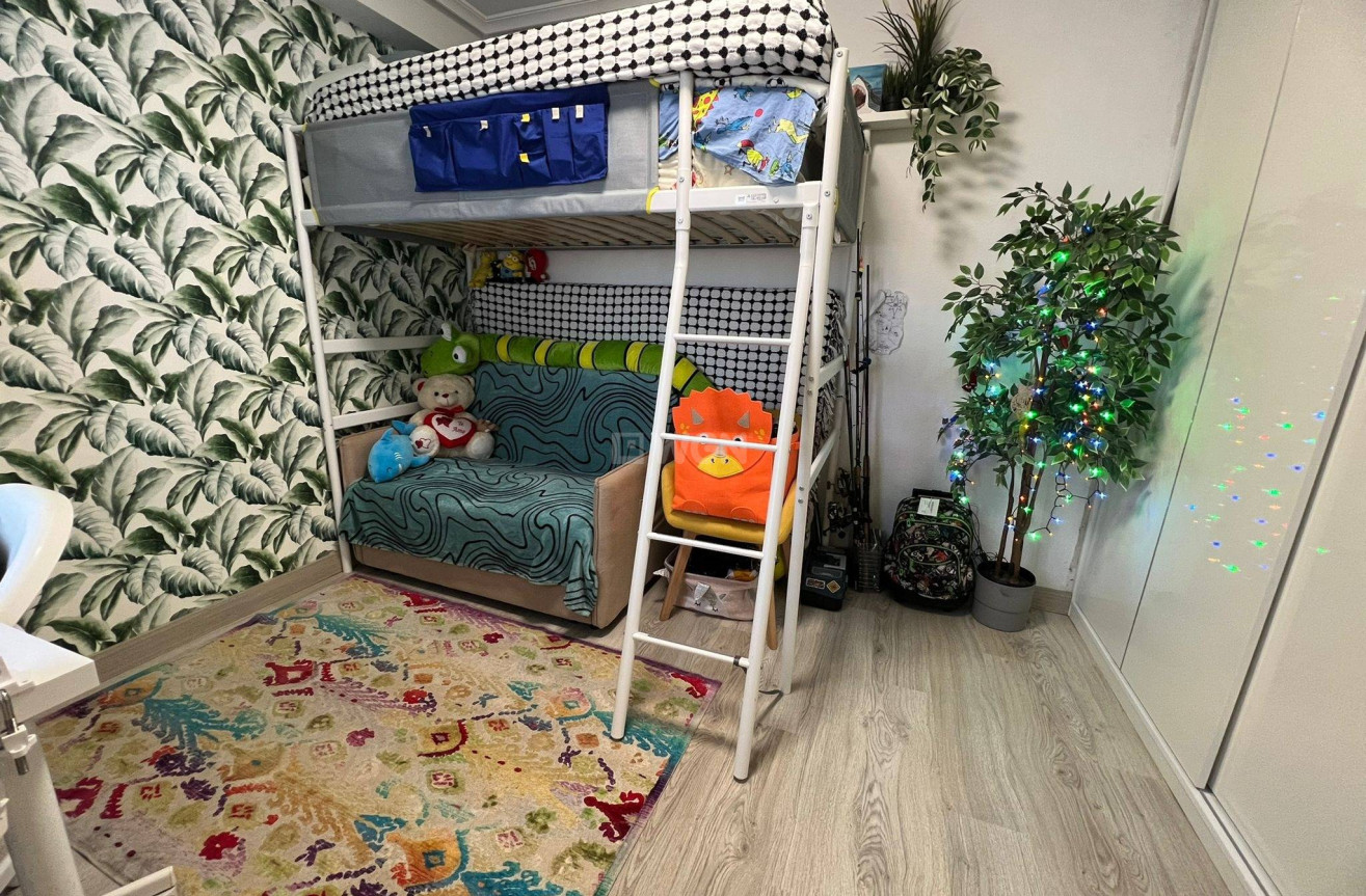 Resale - Apartment / flat - Torrevieja - aguas nuevas