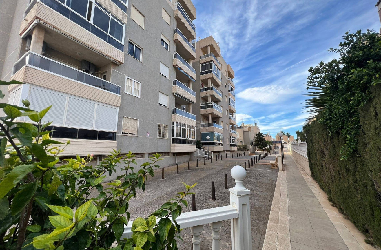 Resale - Apartment / flat - Torrevieja - aguas nuevas