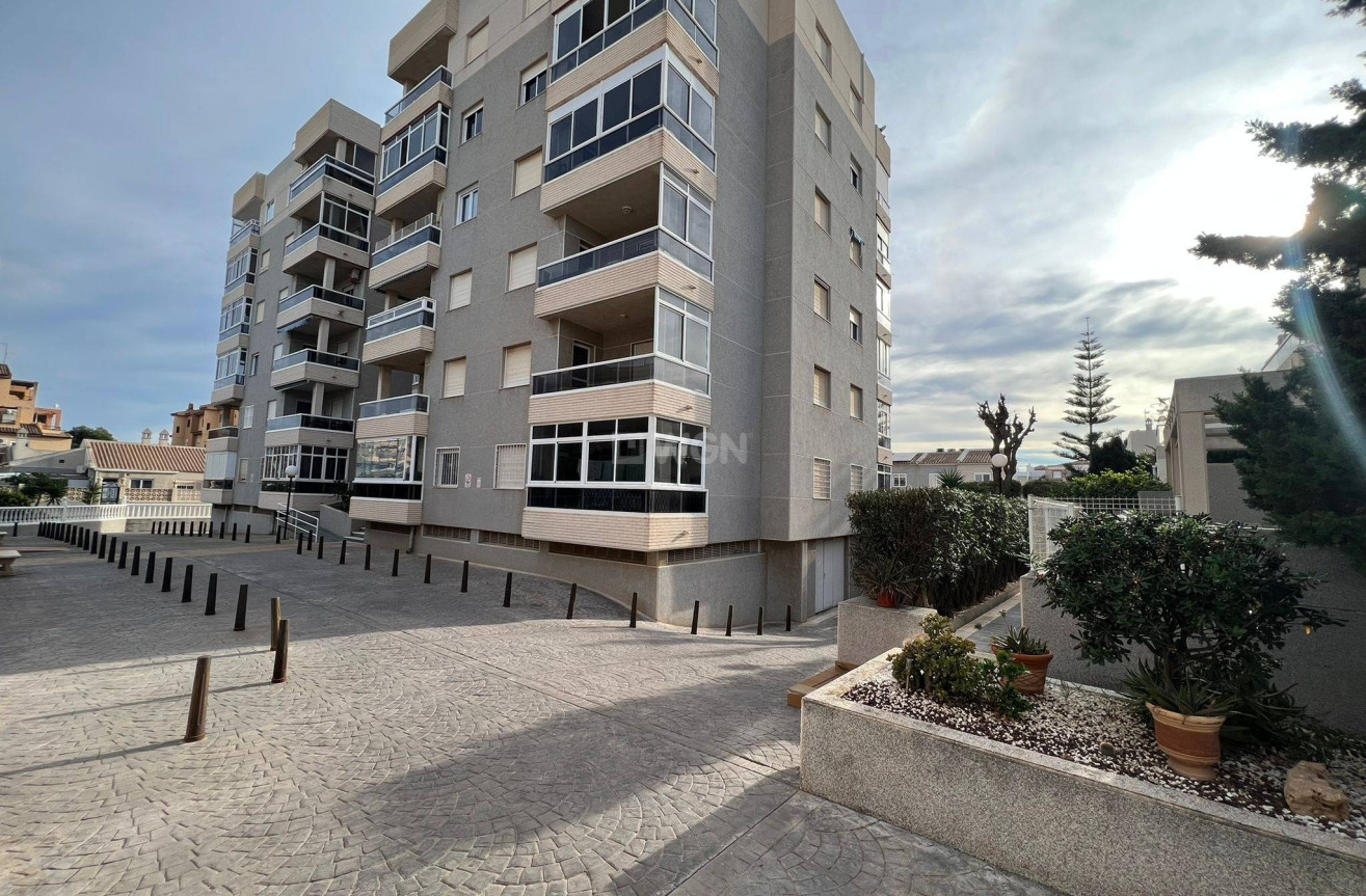 Resale - Apartment / flat - Torrevieja - aguas nuevas