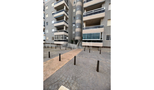 Resale - Apartment / flat - Torrevieja - aguas nuevas