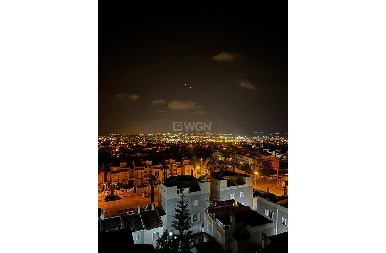 Resale - Apartment / flat - Torrevieja - aguas nuevas