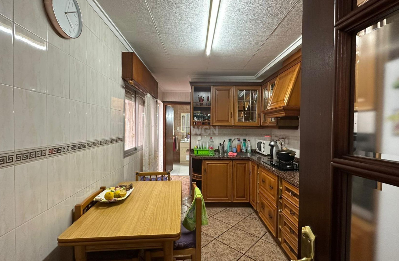 Resale - Apartment / flat - Torrevieja - Estacion De Autobuses