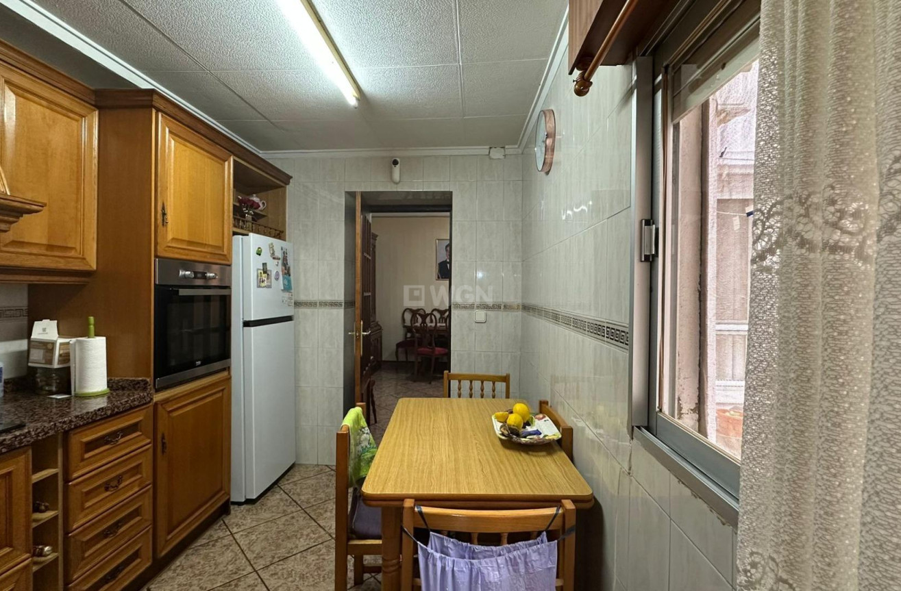 Resale - Apartment / flat - Torrevieja - Estacion De Autobuses