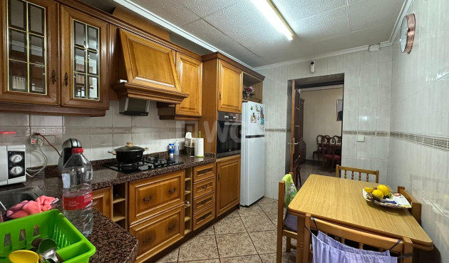 Resale - Apartment / flat - Torrevieja - Estacion De Autobuses