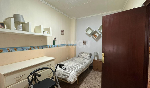 Resale - Apartment / flat - Torrevieja - Estacion De Autobuses