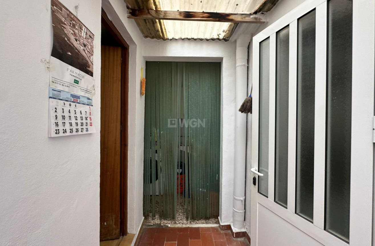 Resale - Apartment / flat - Torrevieja - Estacion De Autobuses