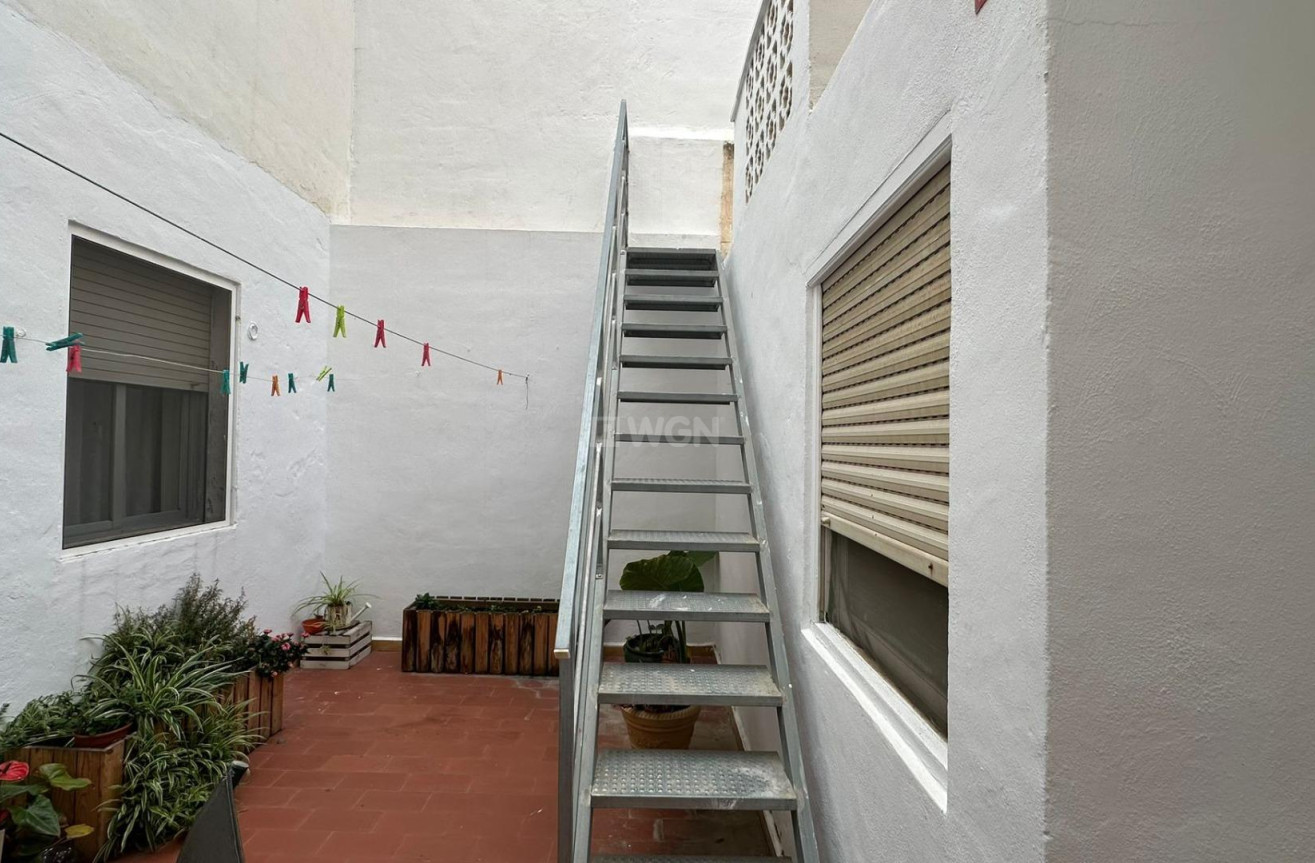 Resale - Apartment / flat - Torrevieja - Estacion De Autobuses