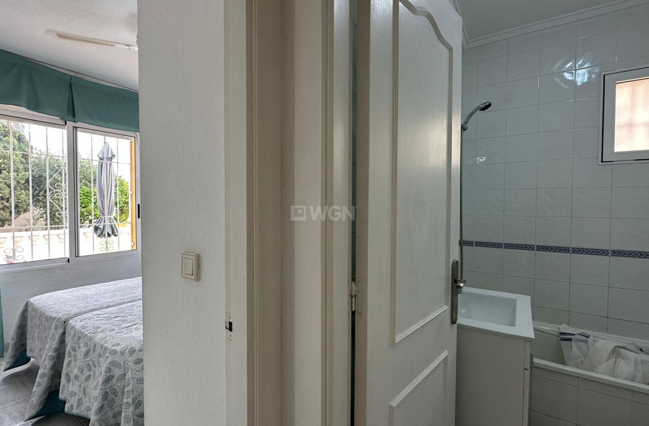 Odsprzedaż - Bungalow - Orihuela Costa - Los Almendros-la Florida