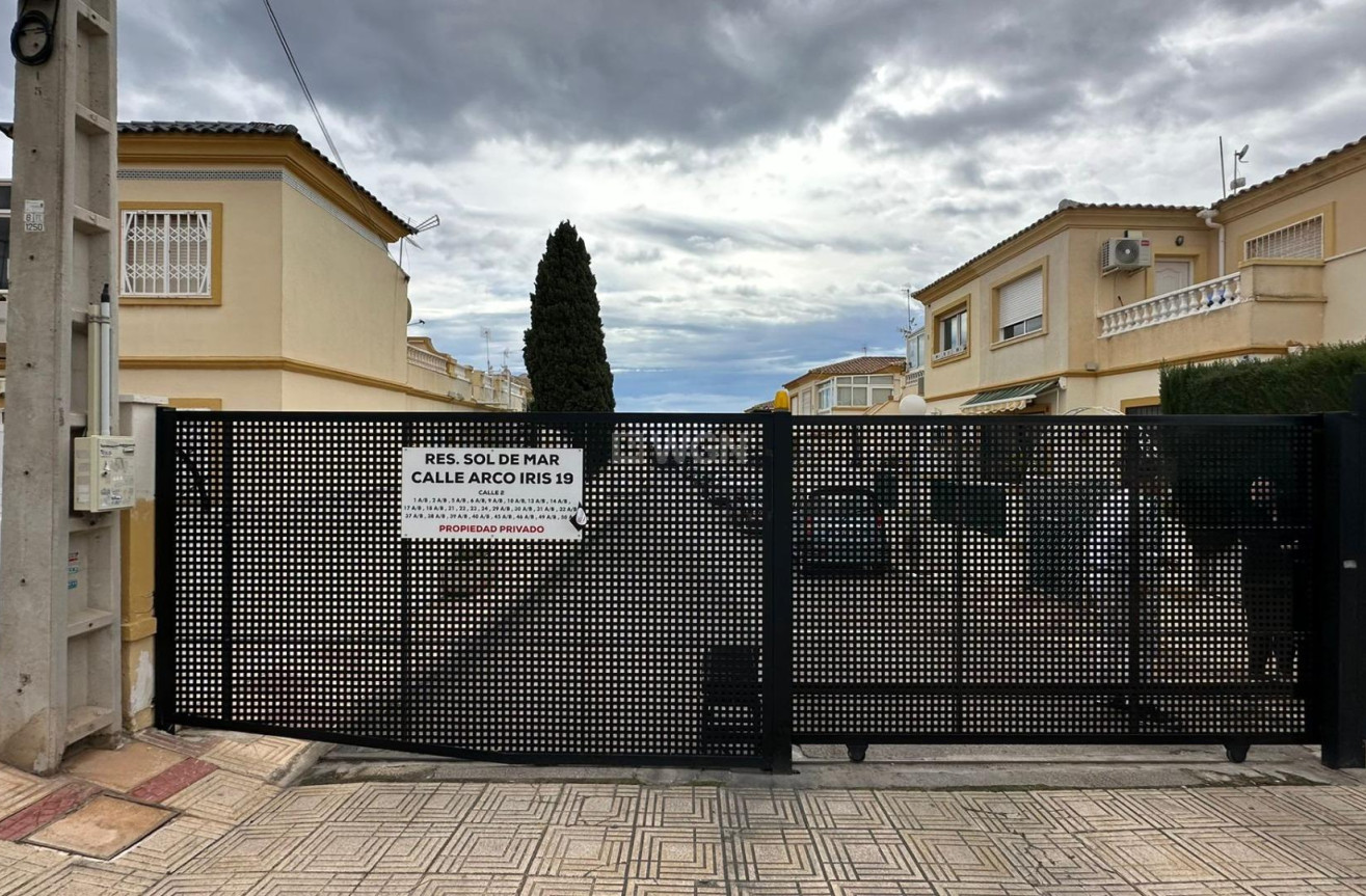 Odsprzedaż - Bungalow - Orihuela Costa - Los Almendros-la Florida