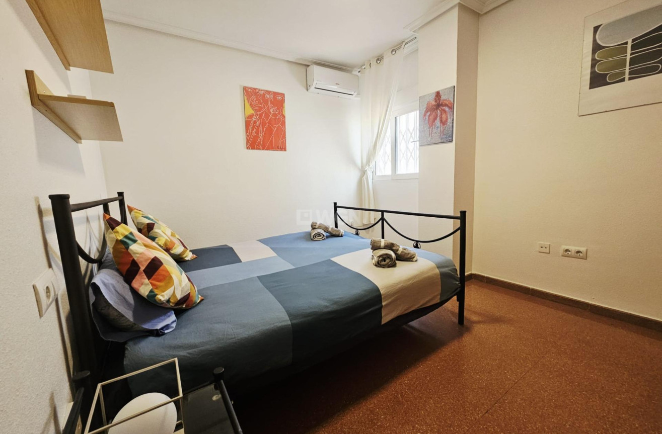 Resale - Apartment / flat - Torrevieja - Estacion De Autobuses