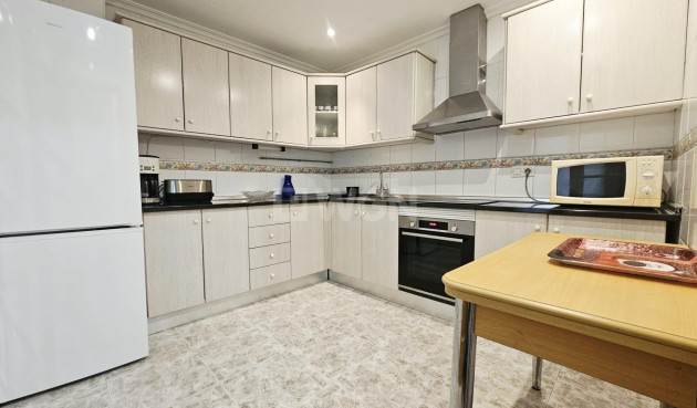 Resale - Apartment / flat - Torrevieja - Estacion De Autobuses