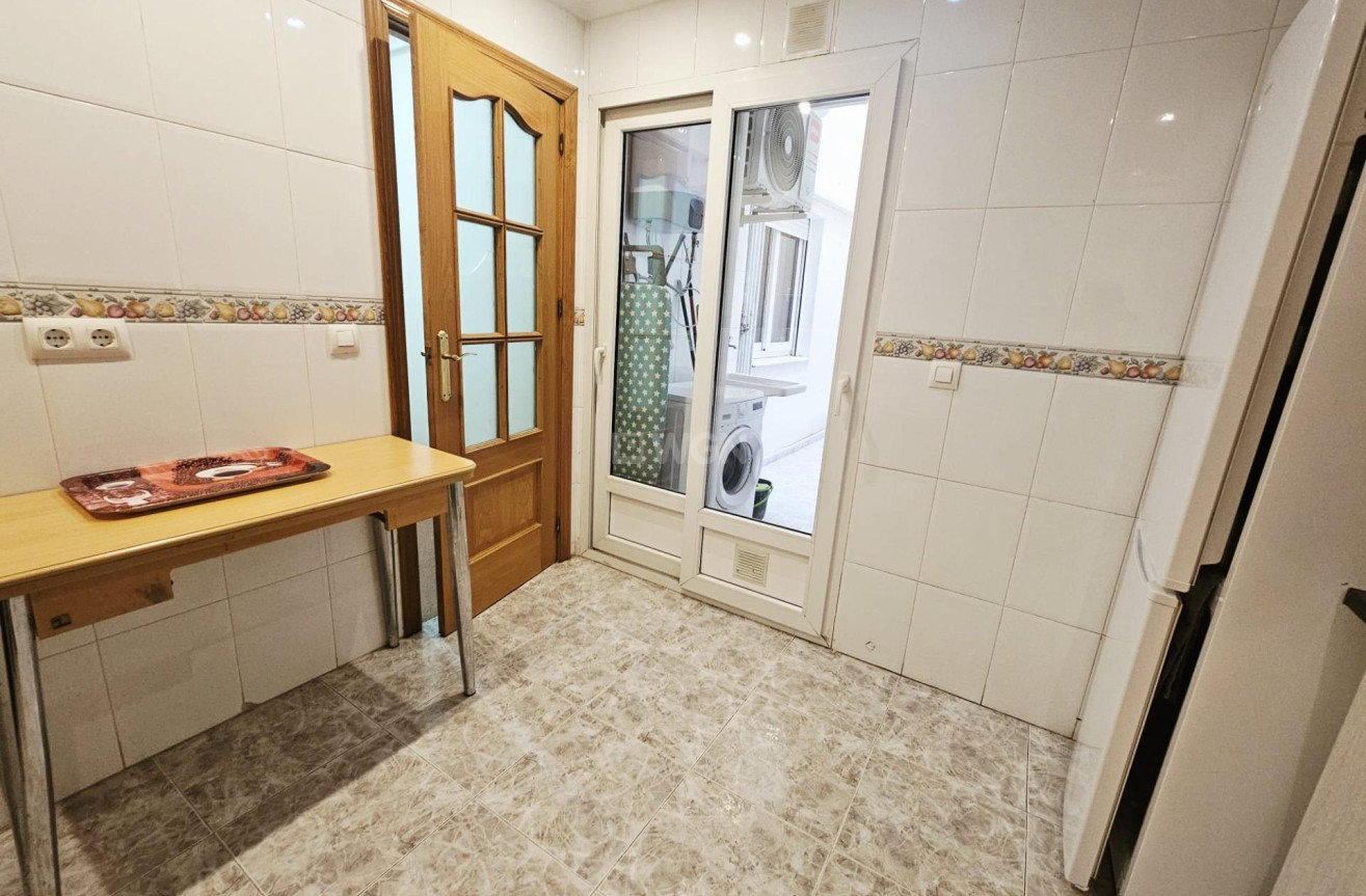 Resale - Apartment / flat - Torrevieja - Estacion De Autobuses