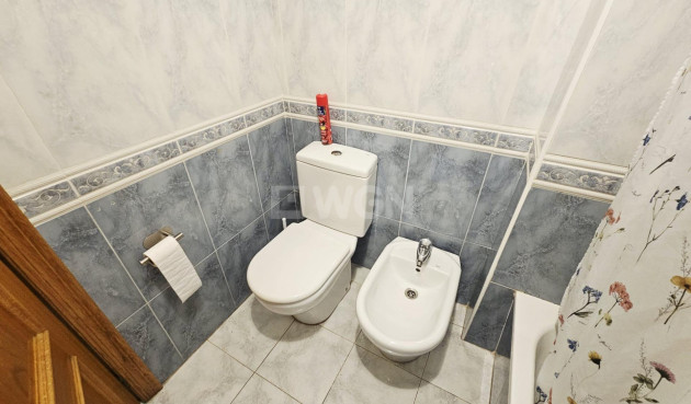 Resale - Apartment / flat - Torrevieja - Estacion De Autobuses