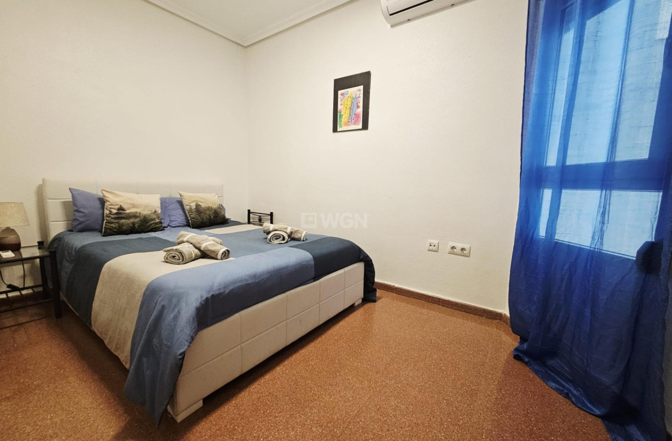 Resale - Apartment / flat - Torrevieja - Estacion De Autobuses