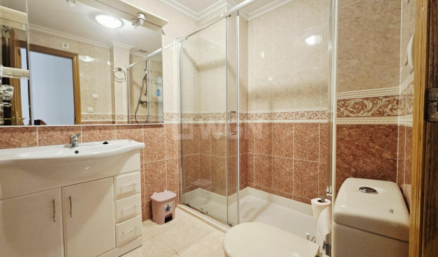 Resale - Apartment / flat - Torrevieja - Estacion De Autobuses