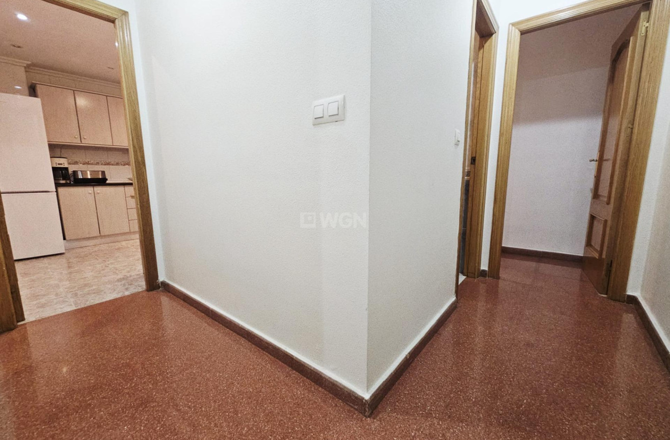 Resale - Apartment / flat - Torrevieja - Estacion De Autobuses